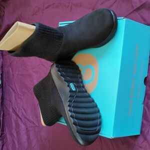 BZees Gloria Women's Ankle knit Booties Black size 7